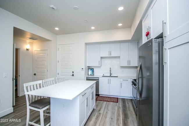 Building Photo - 7300 E Earll Dr