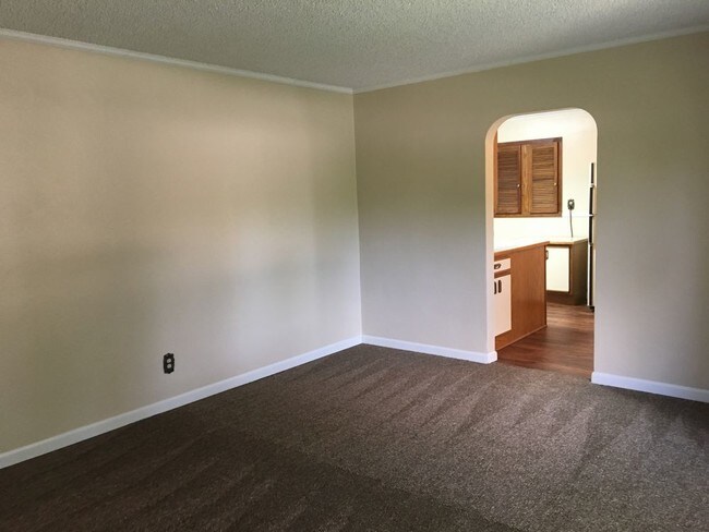 Foto del edificio - 9080 Russell Way