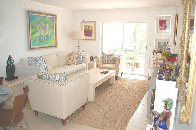 Foto del edificio - 2770 Garden Dr S