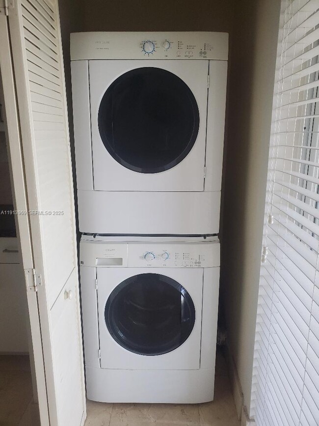 Foto del edificio - 16645 Hemingway Dr