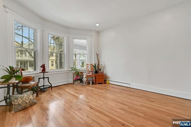 Photo - 158 Edgar St House