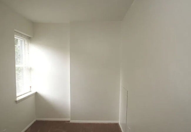 Building Photo - COMING SOON! Quiet block, cozy home - community garden, Calvert Street Park!