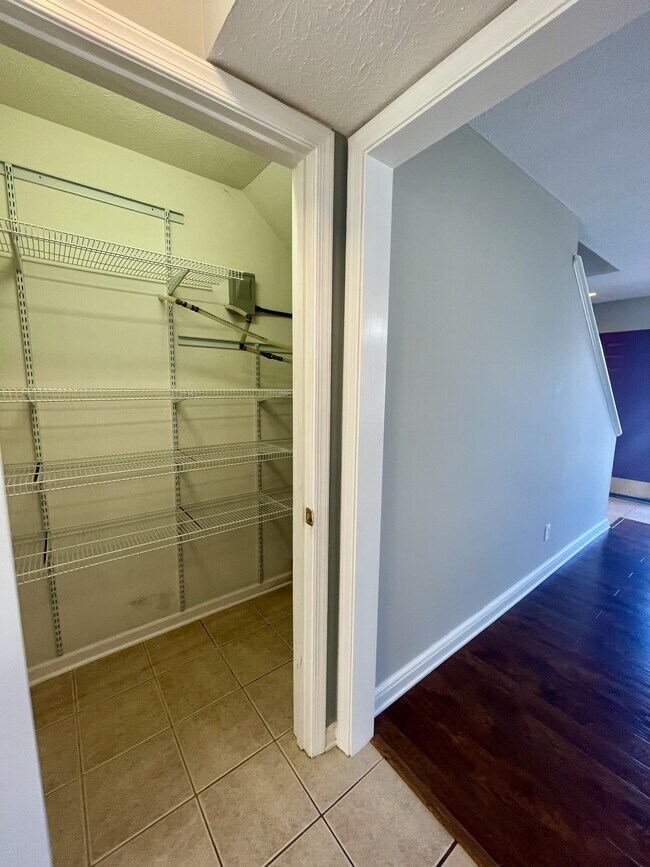 Foto del edificio - 1031 Middle View Dr