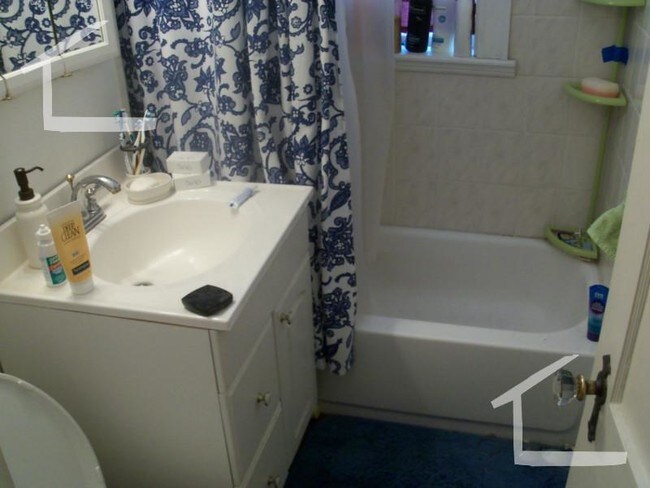 Building Photo - 15 Colliston Rd