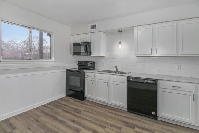 Building Photo - 4240 Norman Dr SE