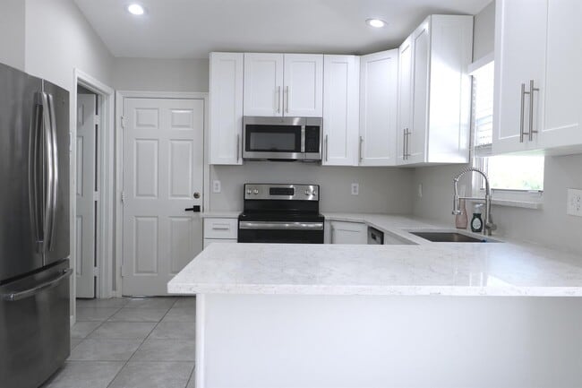 Building Photo - 1037 Island Manor Dr