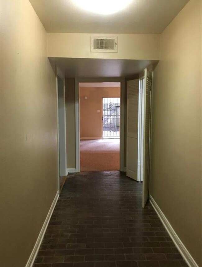 Foto del edificio - 5212 Arboles Dr