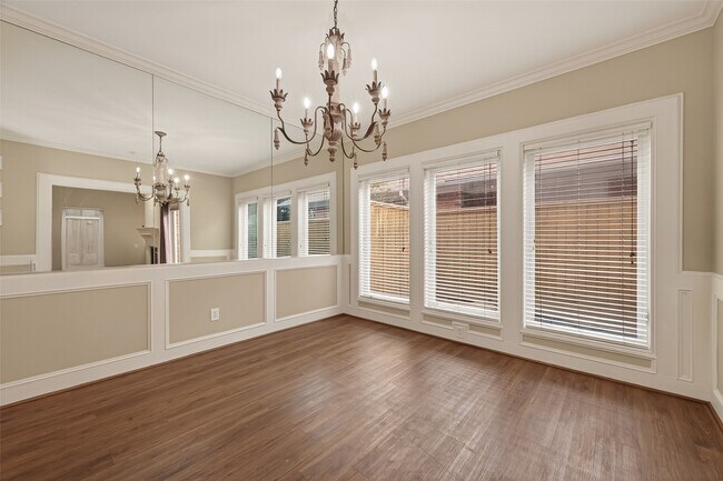 Building Photo - 2413 Potomac Dr