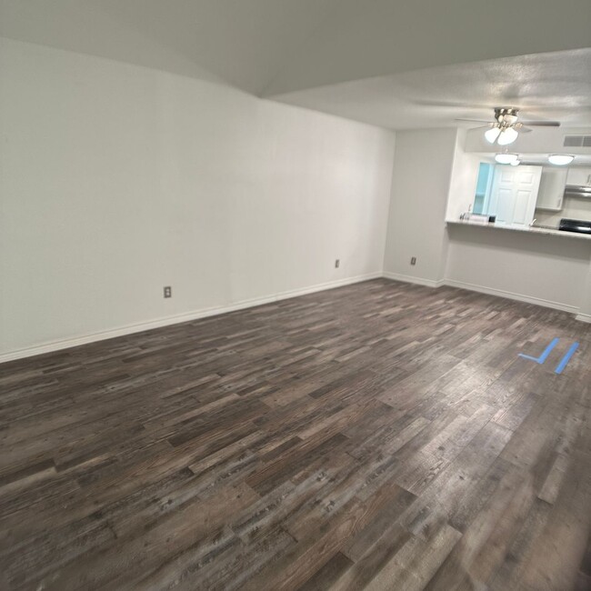 Building Photo - Beautiful condo in Oak Cliff