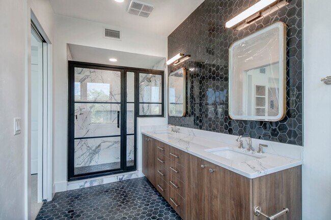 Foto del edificio - 408 W University Ave