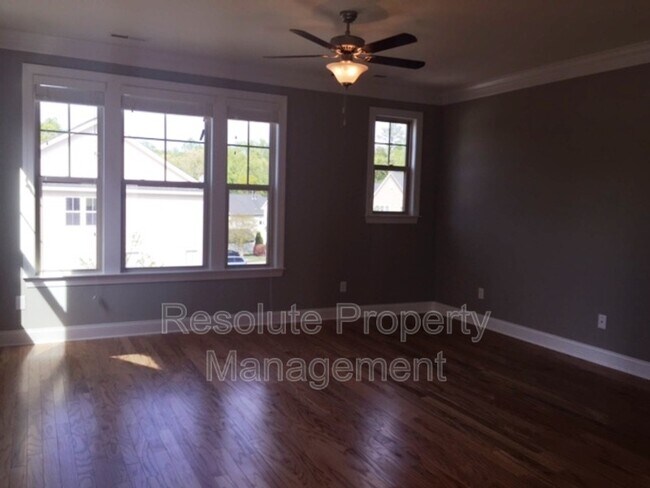 Foto del edificio - 550 Village Loop Dr