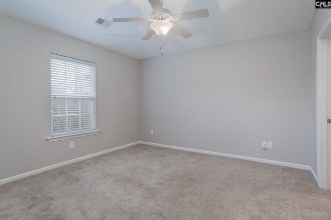 Foto del edificio - 129 Crickhollow Cir
