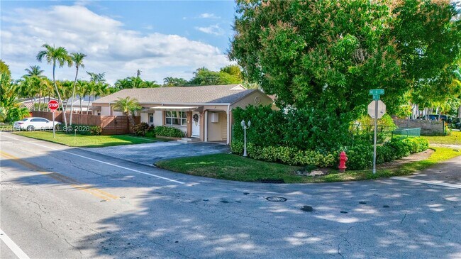 Foto del edificio - 800 NE 6th St