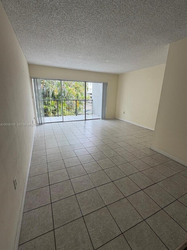 Foto del edificio - 30 NW 87th Ave