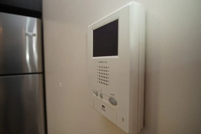 Building Photo - "Charming 1-Bedroom Haven with Hardwood Elegance in Queens - 800 Sq Ft of Comfort!"