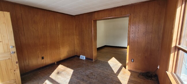 Building Photo - 164 Dupont St