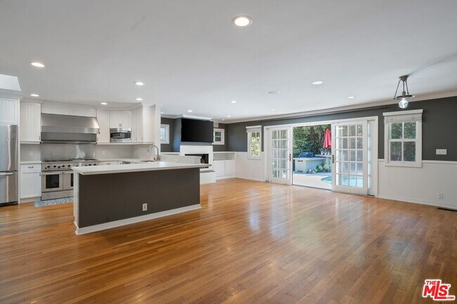 Foto del edificio - 3123 Barry Ave