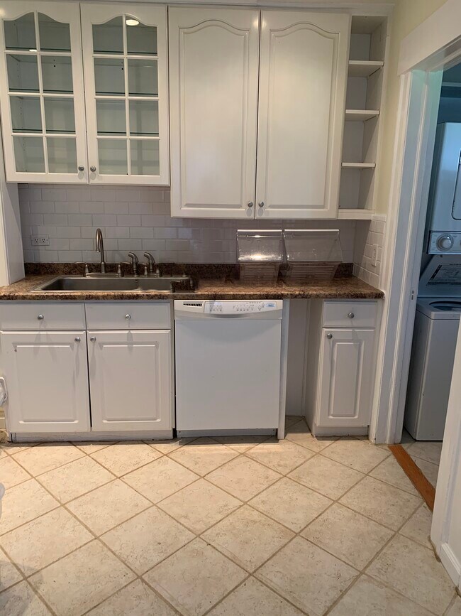 Eat in Kitchen - 19 Gates Ave