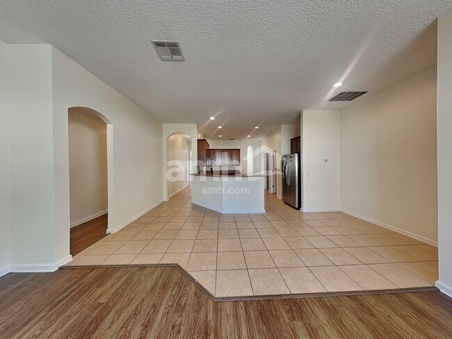 Foto del edificio - 2532 Creekfront Dr