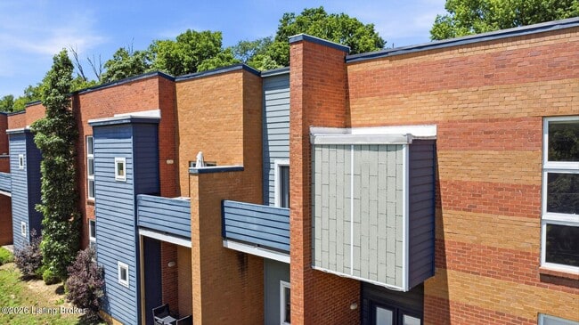Building Photo - 2745 Grinstead Dr