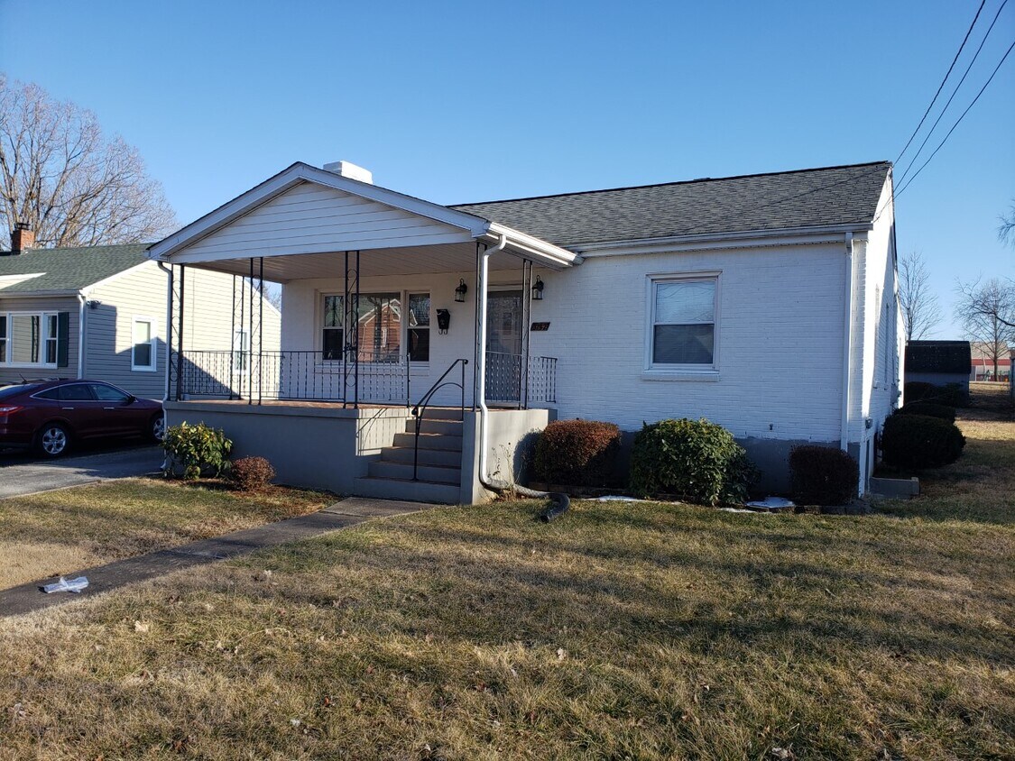 3137 Yardley Dr NW, Roanoke, VA 24012 House Rental in Roanoke, VA