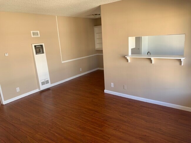 Foto del edificio - 1137 N Beachwood Dr