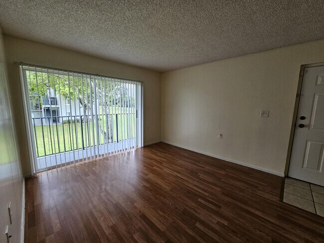 Foto del edificio - 1203 Benoist Farms Rd
