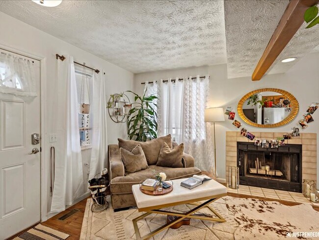 Building Photo - 1160 Golden Dawn Cir