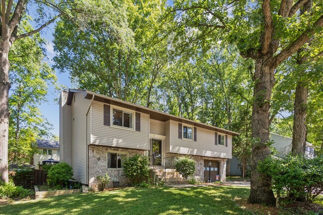 Building Photo - Gorgeous Single Family Home!