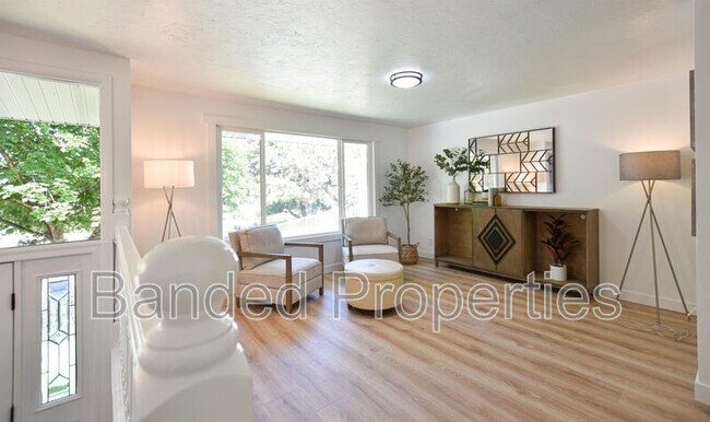 Foto del edificio - 2812 N 760 E St