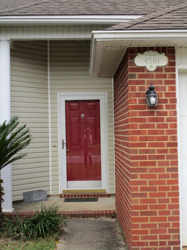Foto del edificio - 4561 Castlewood Ln