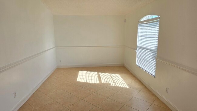 Foto del edificio - 6448 NW Colgate St