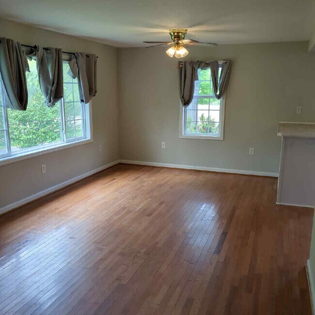 Foto del edificio - 1510 Dutch Creek Rd