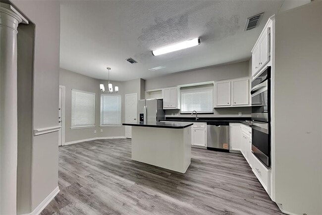Building Photo - 719 Fernglade Dr