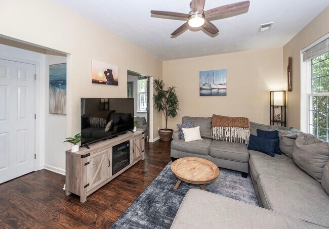 Foto del edificio - 1418 Whispering Oaks Trl