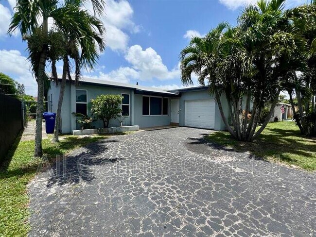 Photo - 8640 Wilshire Dr House