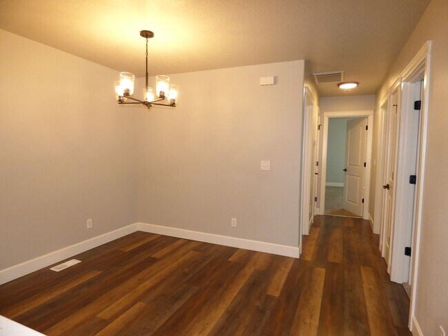 Foto del edificio - 3576-3578 Fisher Ct NE Salem, OR 97305