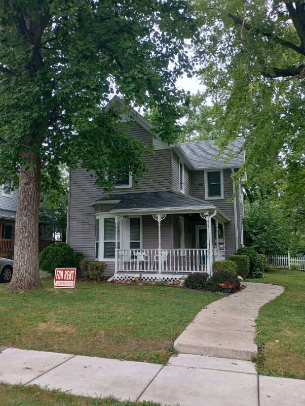 220 Hoffman St, Crown Point, IN 46307 Room for Rent in Crown Point