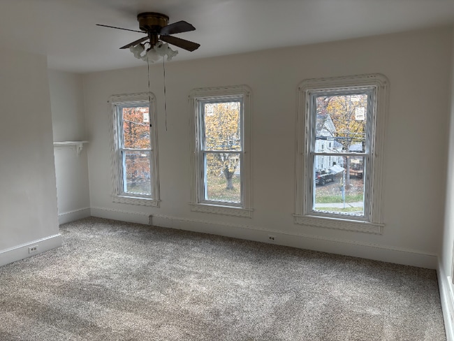 Building Photo - 174 Main St