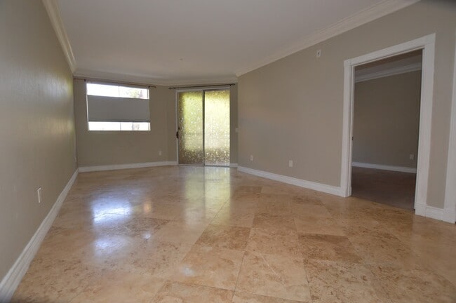 Foto del edificio - Meridian Unfurnished 1Bdr/1Bath Luxury Con...