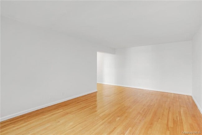 Building Photo - 730 Pelham Rd