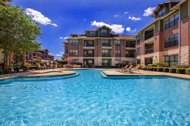 Building Photo - 9725 N Lake Creek Pkwy