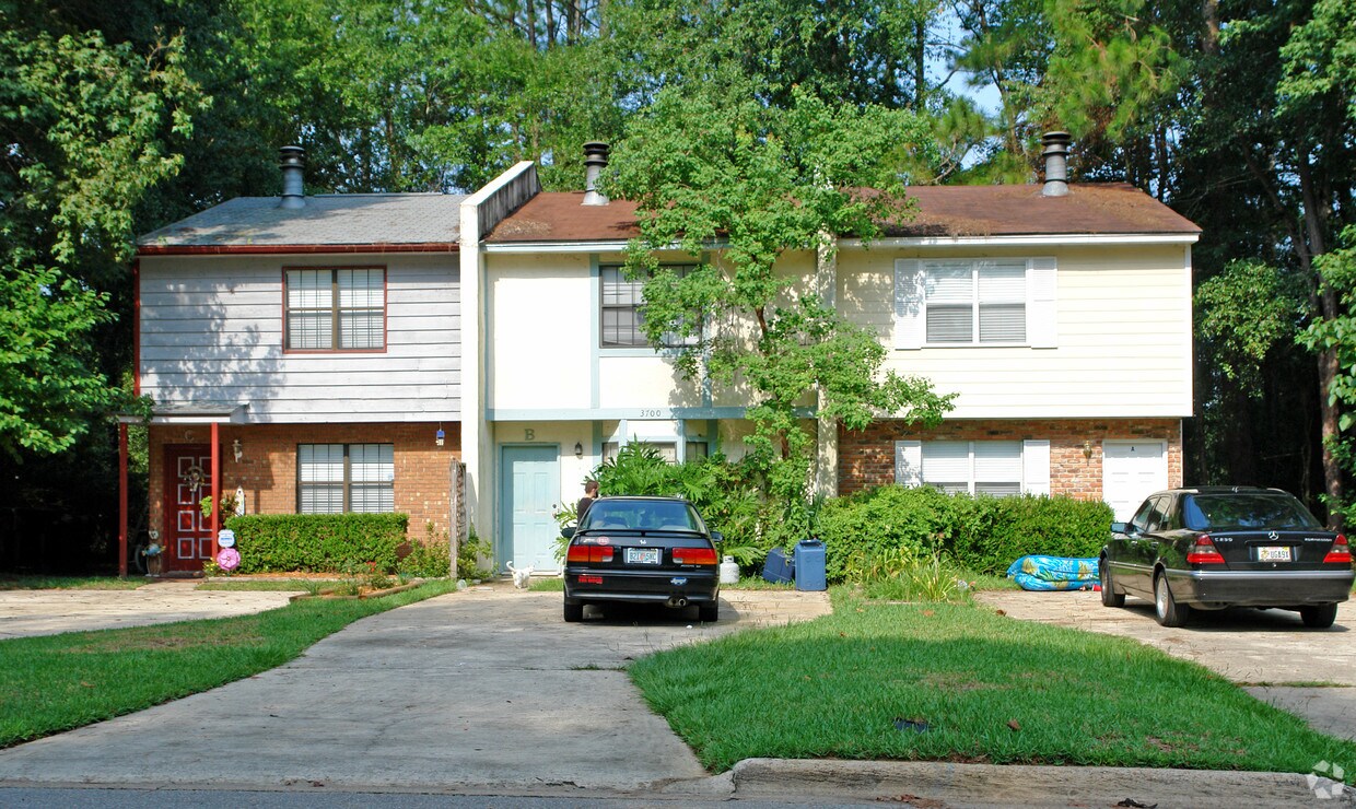 Building Photo - 3700 Donovan Dr