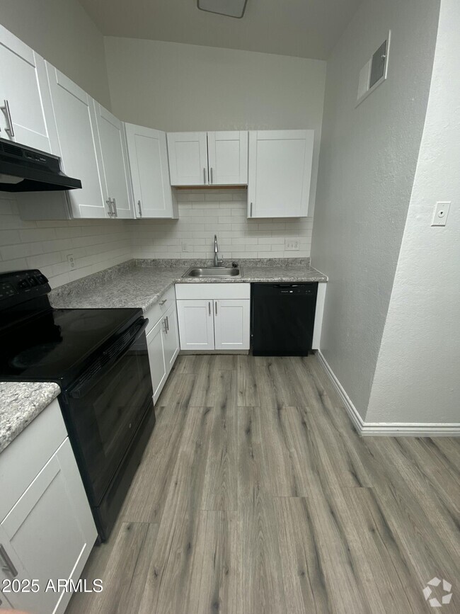 Building Photo - 2580 S Yavapai Rd