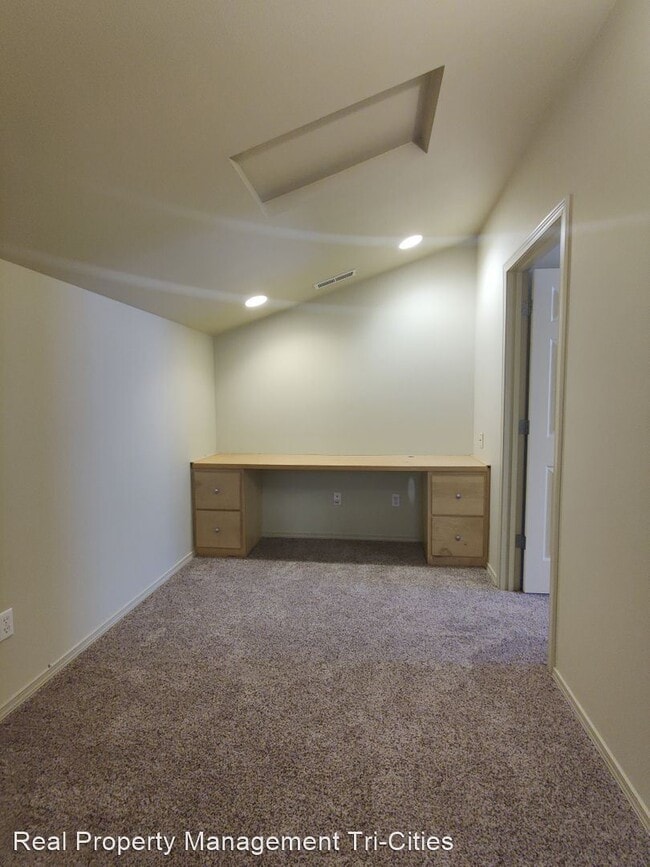 Building Photo - 3 br, 2 bath House - 2337 Hood ave
