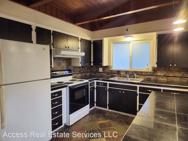 Building Photo - 4 br, 2 bath House - 343 E Alder Dr