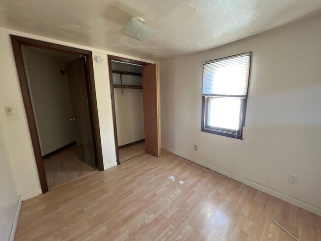 Foto del edificio - 3 Bedroom 1 Bath on Double Lot