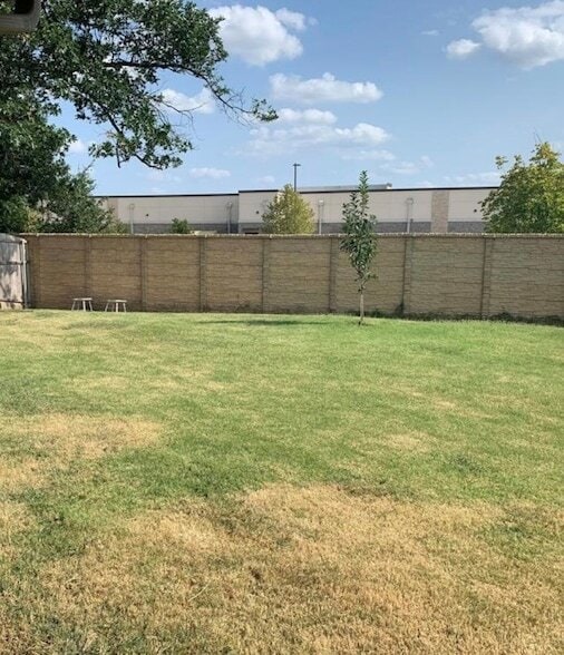 Foto del edificio - 3321 Truman St