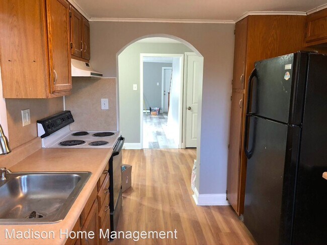 Building Photo - 2 br, 1.5 bath House - 327 Delong Ave