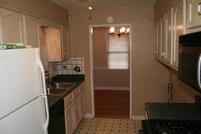 Building Photo - 4864 Quince Rd